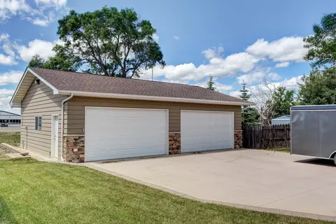 2001 Crest St, Williston, ND 58801 photo 34