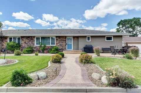 2001 Crest St, Williston, ND 58801 photo 4