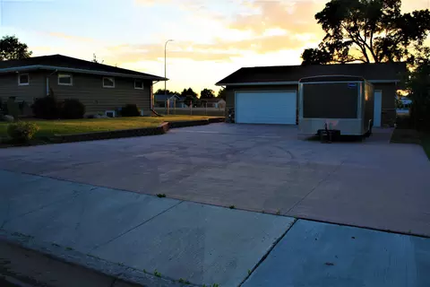 2001 Crest St, Williston, ND 58801 photo 45