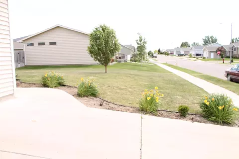 2406 12th Ave W, Williston, ND 58801 photo 4