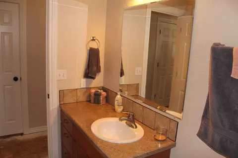 2406 12th Ave W, Williston, ND 58801 photo 14