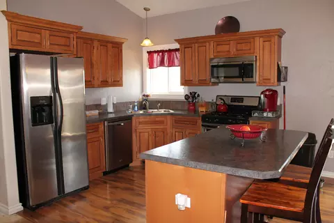 2406 12th Ave W, Williston, ND 58801 photo 8