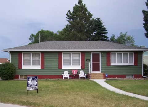 1136 5th Ave W, Williston, ND 58801 photo 1