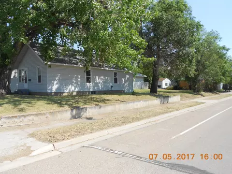523 Broadway W, Williston, ND 58801 photo 2