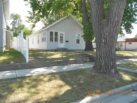 523 Broadway W, Williston, ND 58801 photo 1