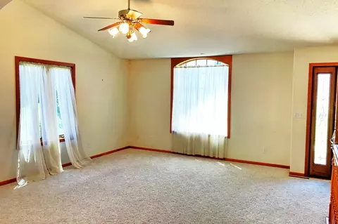 2216 9th Ave E, Williston, ND 58801 photo 3