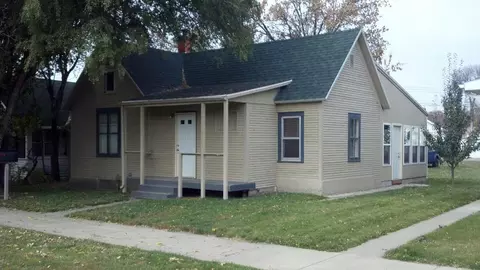 124 5th St W, Williston, ND 58801 photo 1