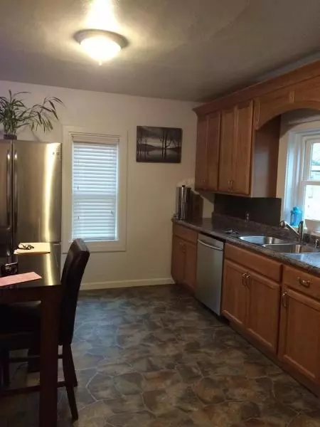 124 5th St W, Williston, ND 58801 photo 2