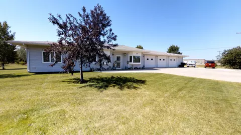 36 36th St E, Williston, ND 58801 photo 3