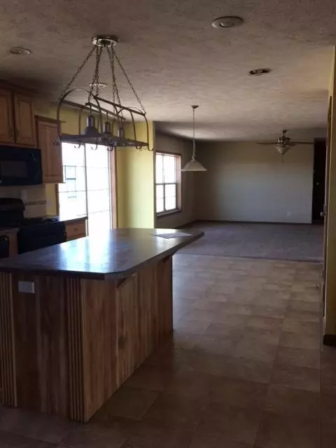 14022 Lakeview Dr, Williston, ND 58801 photo 3