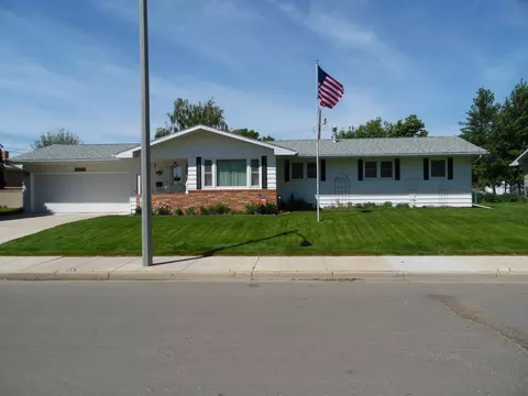 1209 Park Pl, Williston, ND 58801 photo 1
