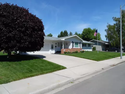 1209 Park Pl, Williston, ND 58801 photo 2