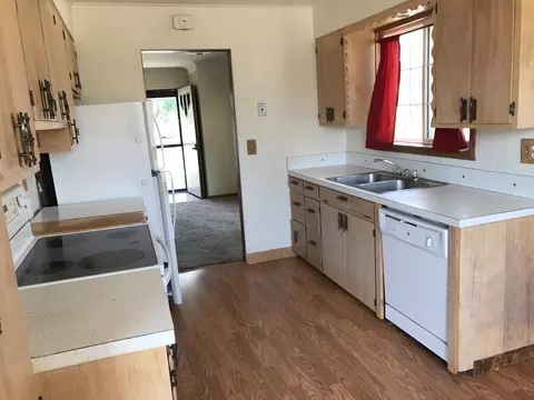 905 18th St W, Williston, ND 58801 photo 9