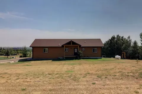 14068 Southview St, Williston, ND 58801 photo 2