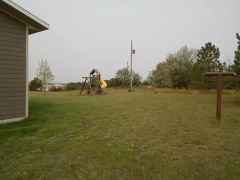 5066 Sunrise Dr, Williston, ND 58801 photo 3