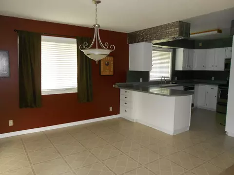 5066 Sunrise Dr, Williston, ND 58801 photo 8