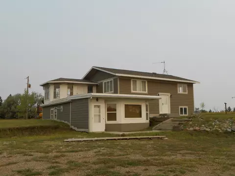 5066 Sunrise Dr, Williston, ND 58801 photo 1