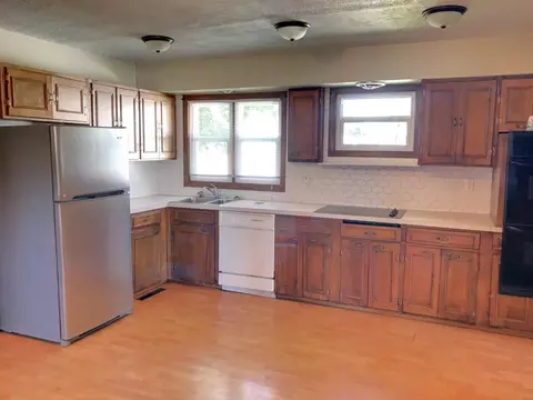 1714 Hillside Ct, Williston, ND 58801 photo 4