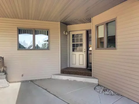 1820 16th Ave W, Williston, ND 58801 photo 2
