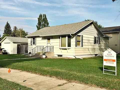 2502 7th Ave E, Williston, ND 58801 photo 1