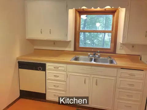 1015 4th Ave W, Williston, ND 58801 photo 3