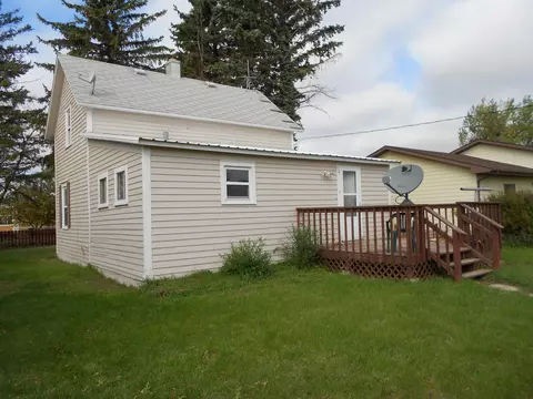 104 Lake St, Ray, ND 58849 photo 2