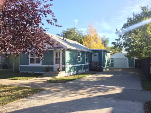 720 5th Ave W, Williston, ND 58801 photo 2