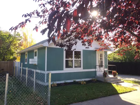 720 5th Ave W, Williston, ND 58801 photo 3