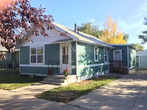 720 5th Ave W, Williston, ND 58801 photo 1