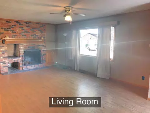 811 17th Ave W, Williston, ND 58801 photo 2