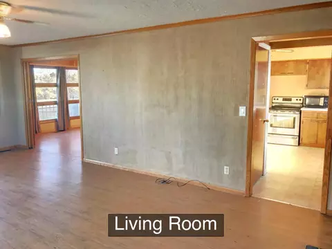 811 17th Ave W, Williston, ND 58801 photo 3
