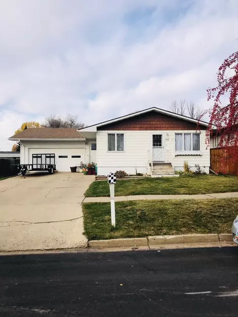 513 9th Ave W, Williston, ND 58801 photo 1