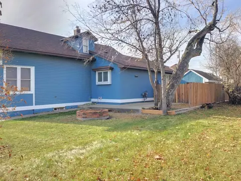 417 3rd Ave E, Williston, ND 58801 photo 2