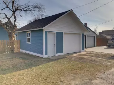 417 3rd Ave E, Williston, ND 58801 photo 3