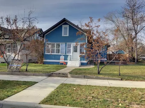 417 3rd Ave E, Williston, ND 58801 photo 1