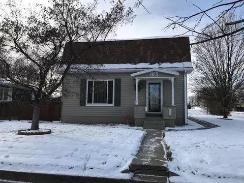 923 7th Ave W, Williston, ND 58801 photo 1