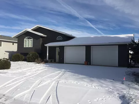 2410 13th Ave W, Williston, ND 58801 photo 2