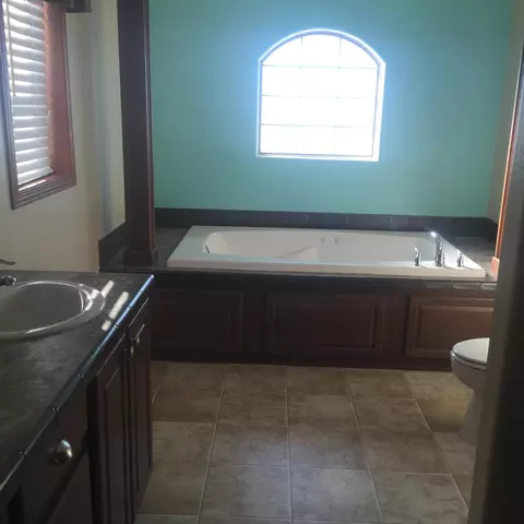 14009 Lakeview Dr, Williston, ND 58801 photo 8