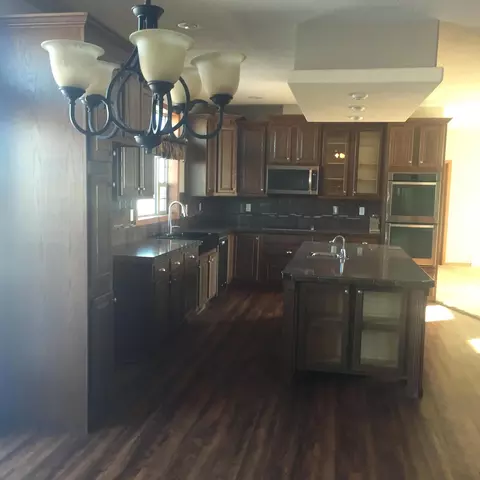 14009 Lakeview Dr, Williston, ND 58801 photo 2
