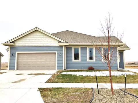 3015-3017 Long Branch Ave, Williston, ND 58801 photo 2