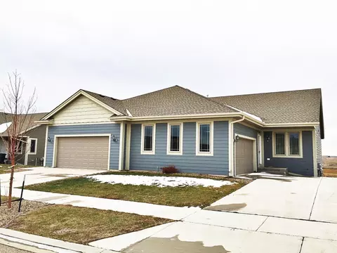 3015-3017 Long Branch Ave, Williston, ND 58801 photo 3
