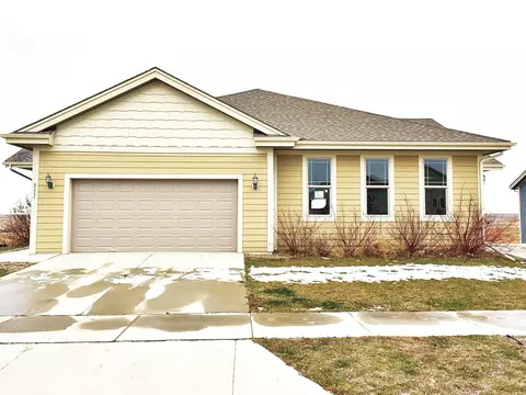 3111-3113 Long Branch Ave, Williston, ND 58801 photo 2