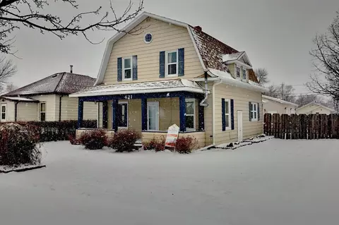 421 4th Ave E, Williston, ND 58801 photo 1
