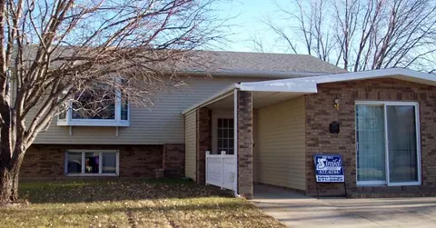 2220 University Ave, Williston, ND 58801 photo 1