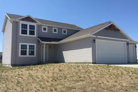 13676 Mulberry Loop NW, Williston, ND 58801 photo 2