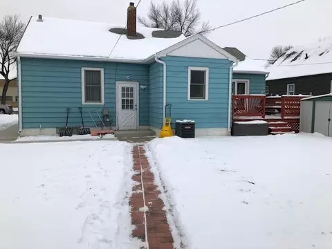 121 6th St W, Williston, ND 58801 photo 2