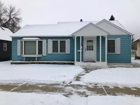 121 6th St W, Williston, ND 58801 photo 1