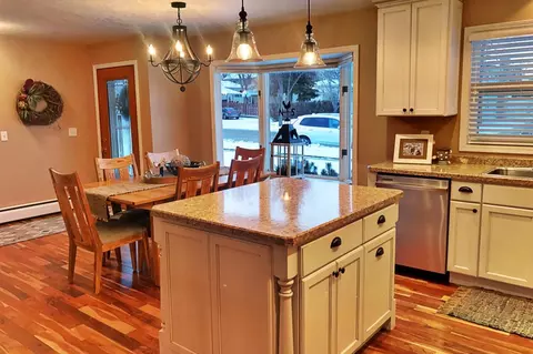 221 14th St E, Williston, ND 58801 photo 5