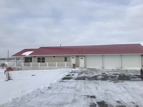 1405 20th Ave E, Williston, ND 58801 photo 1