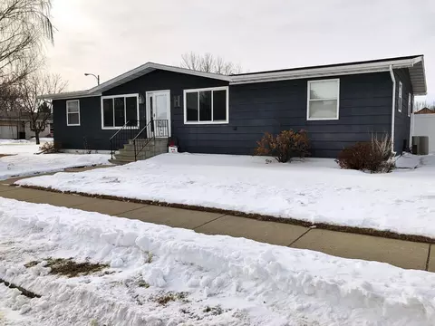 2501 13th Ave W, Williston, ND 58801 photo 2